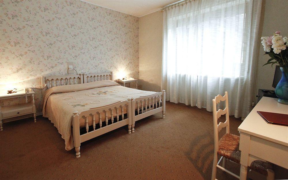 Hotel Antares อาโรนา ภายนอก รูปภาพ
