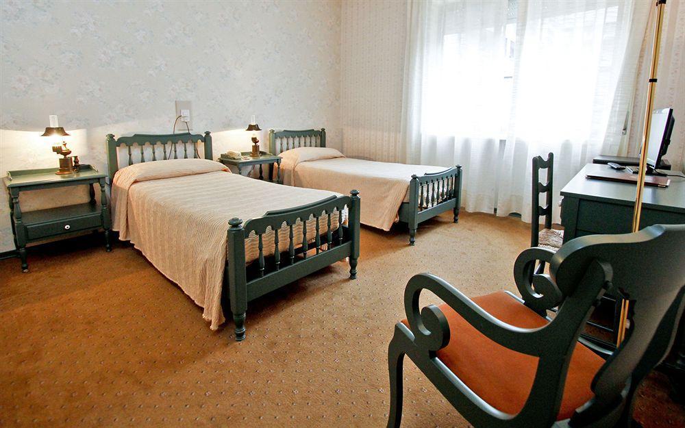 Hotel Antares อาโรนา ภายนอก รูปภาพ