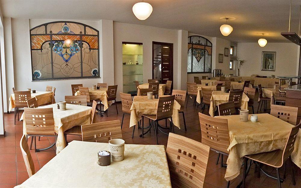 Hotel Antares อาโรนา ภายนอก รูปภาพ
