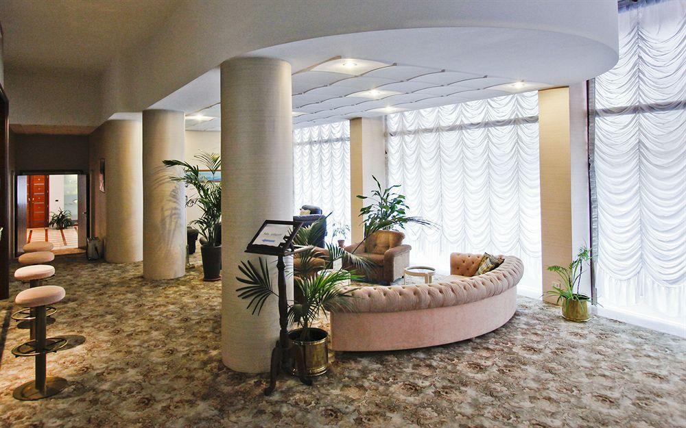 Hotel Antares อาโรนา ภายนอก รูปภาพ