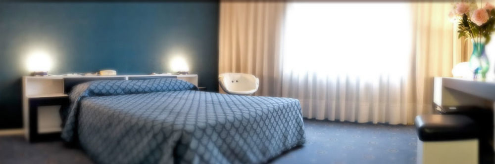 Hotel Antares อาโรนา ภายนอก รูปภาพ