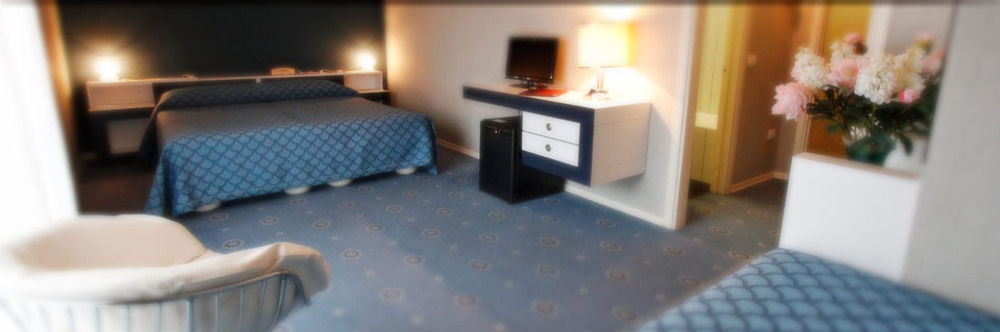 Hotel Antares อาโรนา ภายนอก รูปภาพ